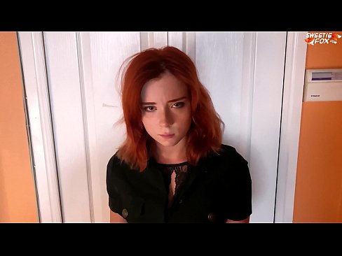 ❤️ Guarda de Segurança Punida Mulher Bonita por Roubo em Compras - Cum In Mouth ❌ Porno em nós