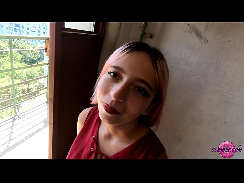 ❤️ Estudante Sensual Chupa um Estranho no Outback - Cum On His Face ❌ Porno em nós